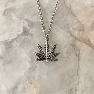 NWOT Blunted Objects Large One Hit Wonder Silver cannabis leaf pendant Necklace